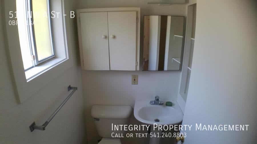 513 Northwest a Street #B - Photo 6 of 10