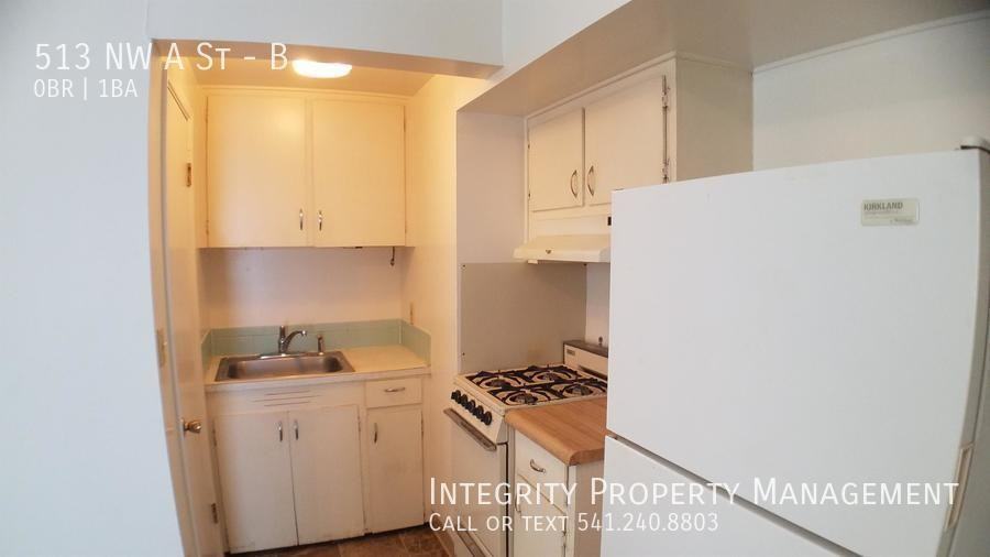 513 Northwest a Street #B - Photo 7 of 10