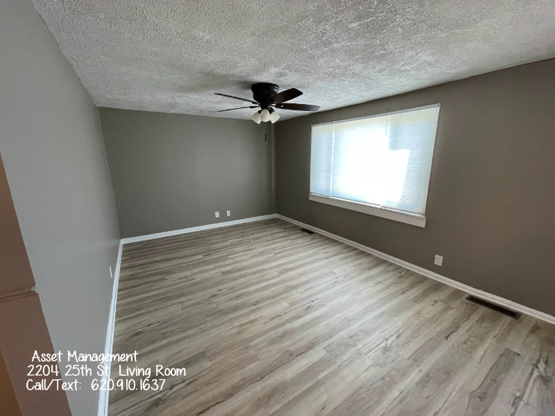 2204 25th St - Photo 4 of 17