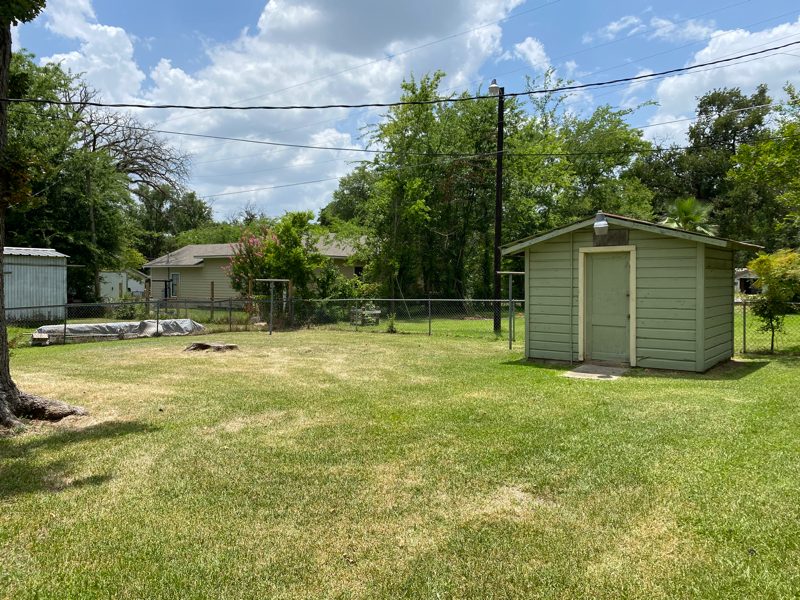 205 Chambers St - Photo 3 of 27