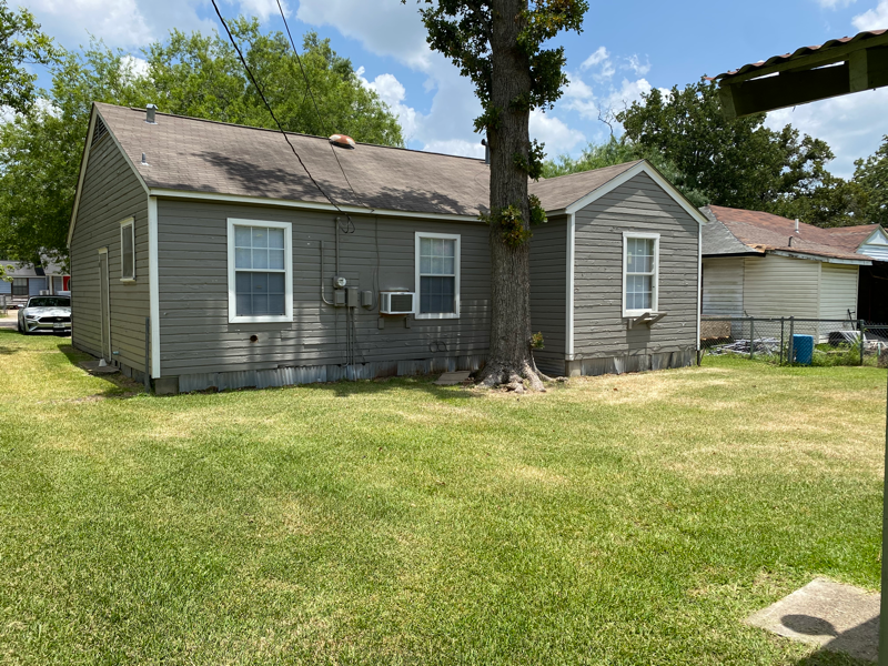 205 Chambers St - Photo 4 of 27