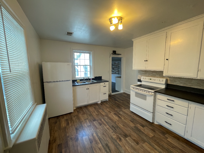 222 Liberty St - Photo 2 of 16