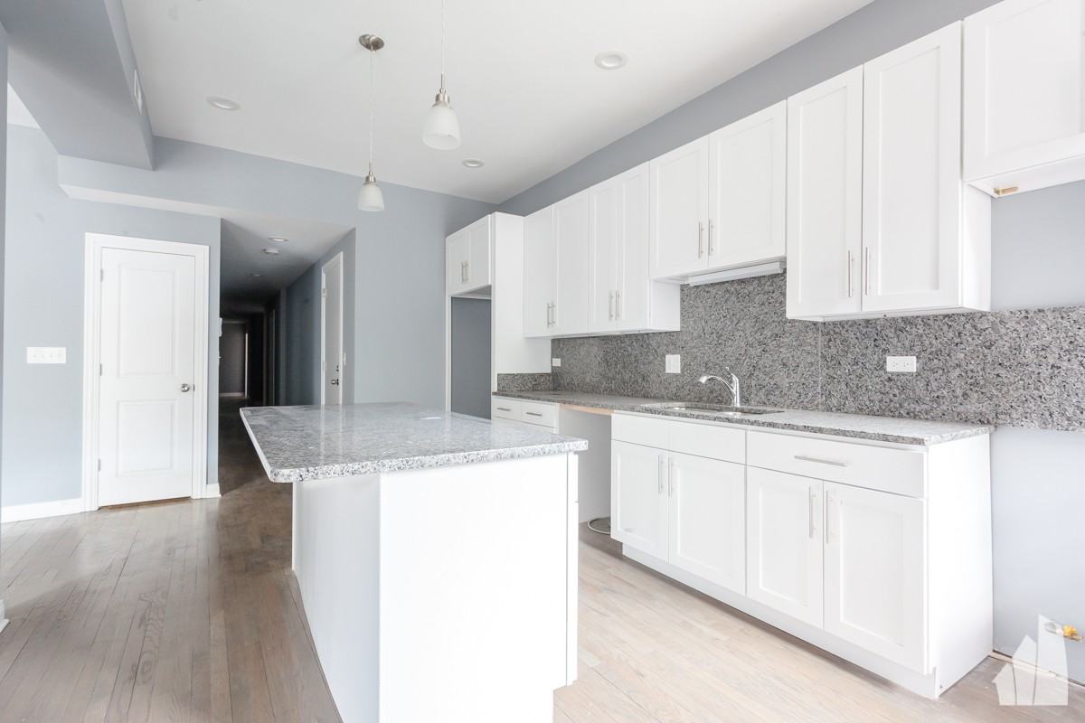 5130 South Greenwood Avenue #2S - Photo 2 of 16