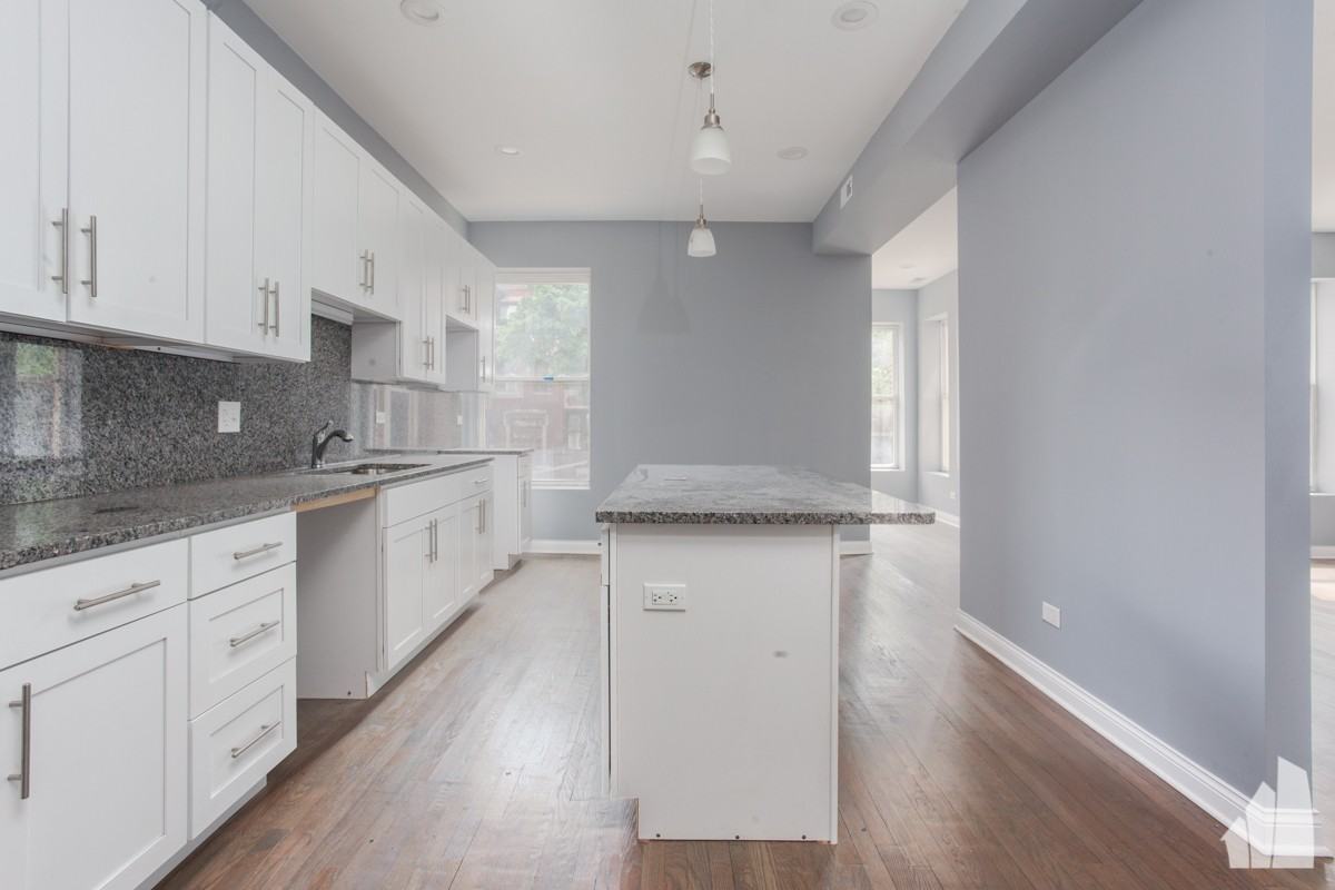 5130 South Greenwood Avenue #2S - Photo 3 of 16