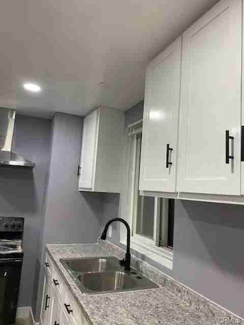 100 E Buckthorn St - Photo 3 of 4