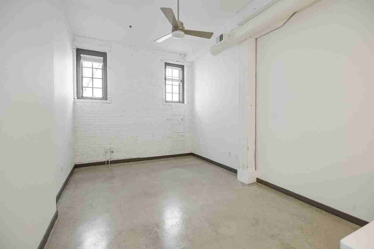 1809 E Franklin St #6104 - Photo 3 of 7