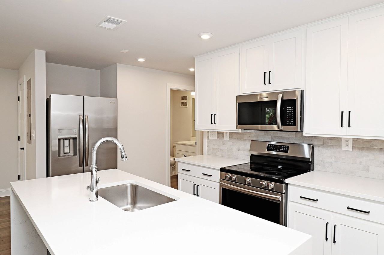 2405 Anlee Rd - Photo 2 of 14