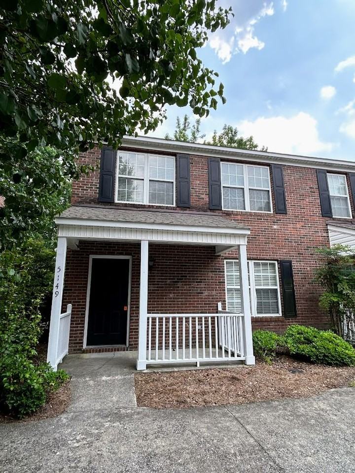 5149 Lampost Cir - Photo 2 of 23