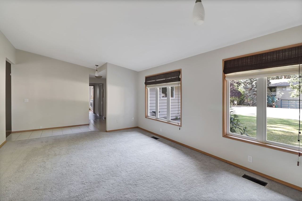 1835 Ne Sumner Dr - Photo 3 of 15