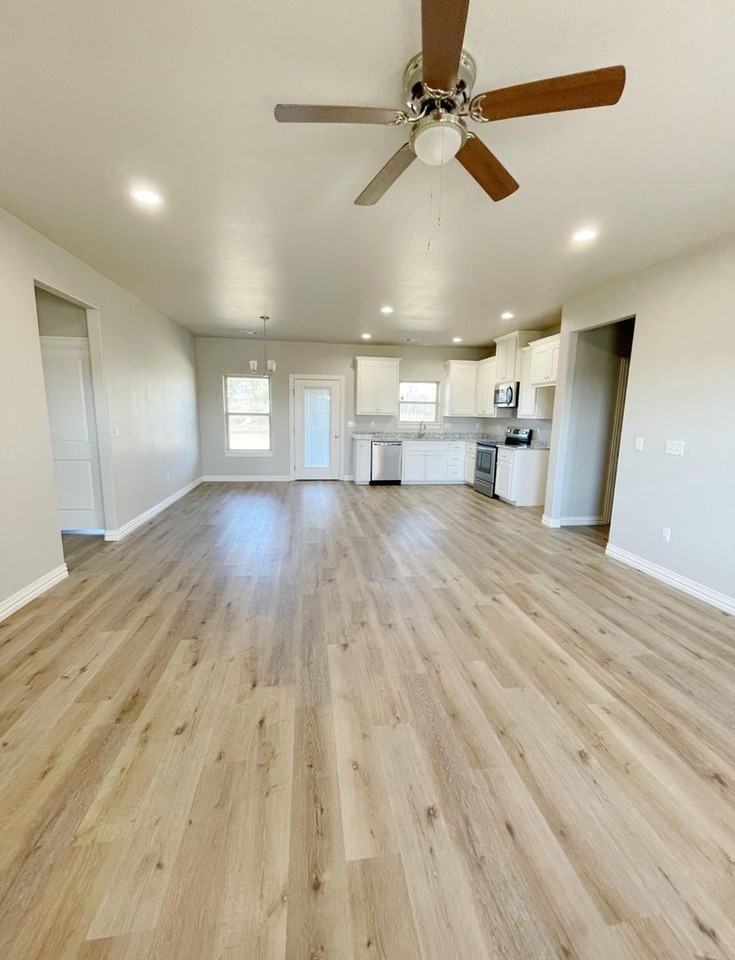 221 Western Hills Dr - Photo 2 of 9