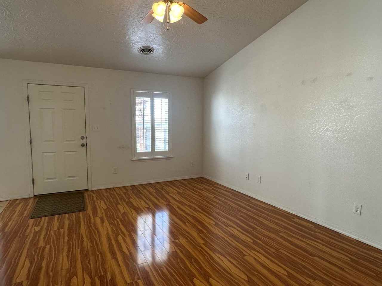 4115 Azalea St - Photo 6 of 26