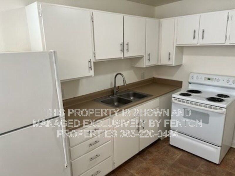 740 N Irving St - Photo 2 of 20