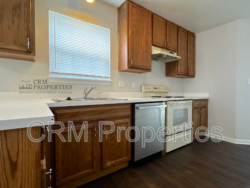 7202 Parklake Cir - Photo 3 of 15