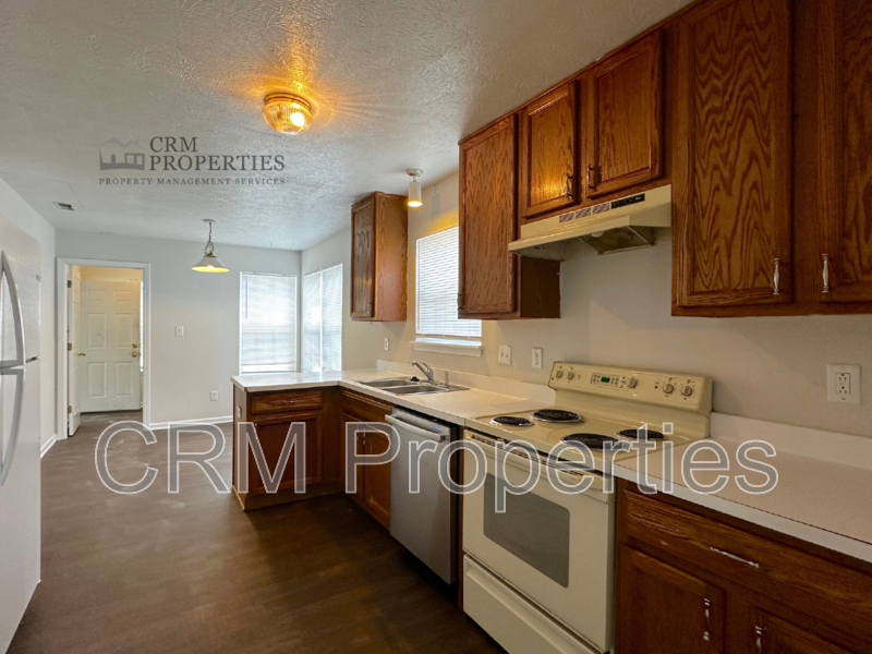 7202 Parklake Cir - Photo 5 of 15