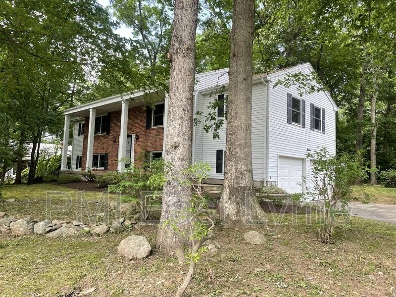 18 Beacon Hill Dr - Photo 2 of 33