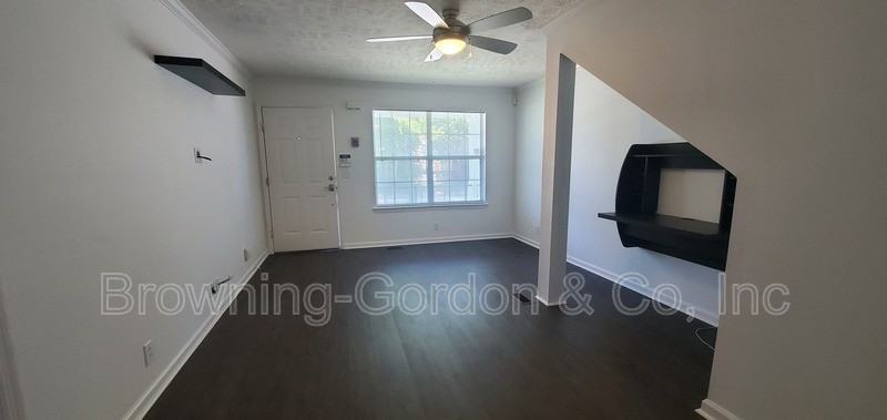 923 Phillips St - Photo 3 of 15