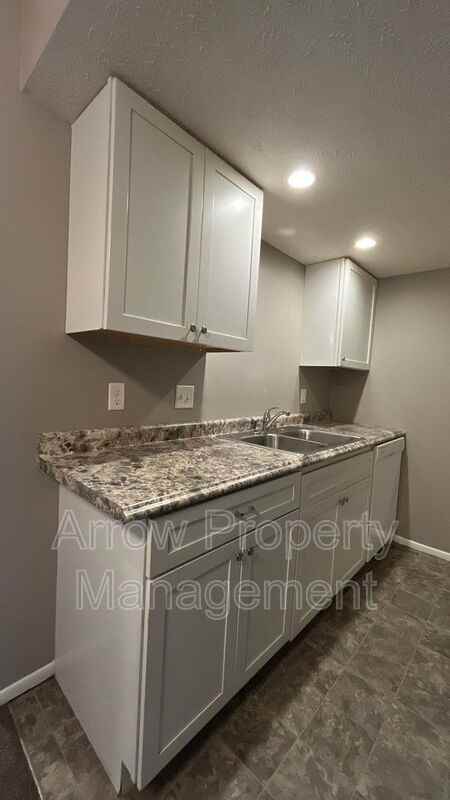 2110 J St #6 - Photo 3 of 11