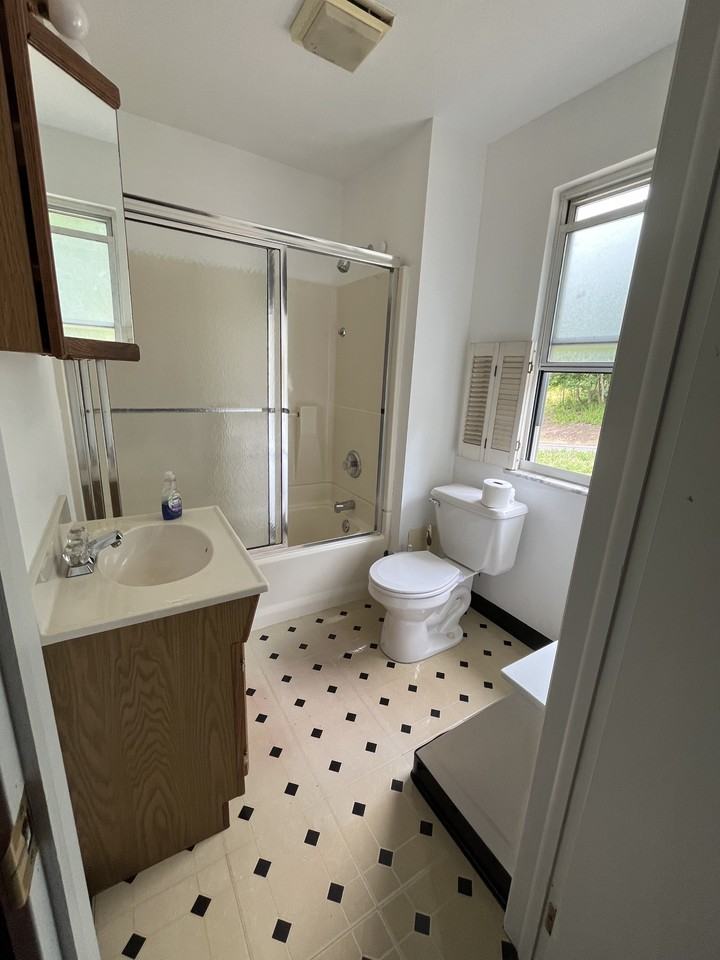 509 Summit St - Photo 3 of 10