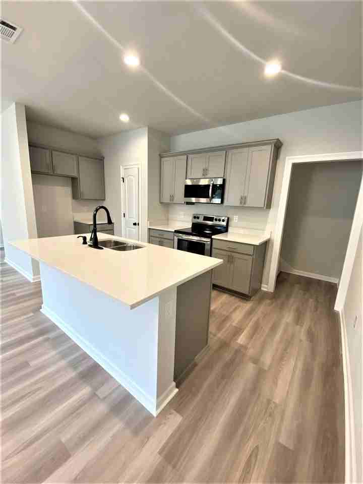 1018 Bengal Crossing Ave - Photo 2 of 17