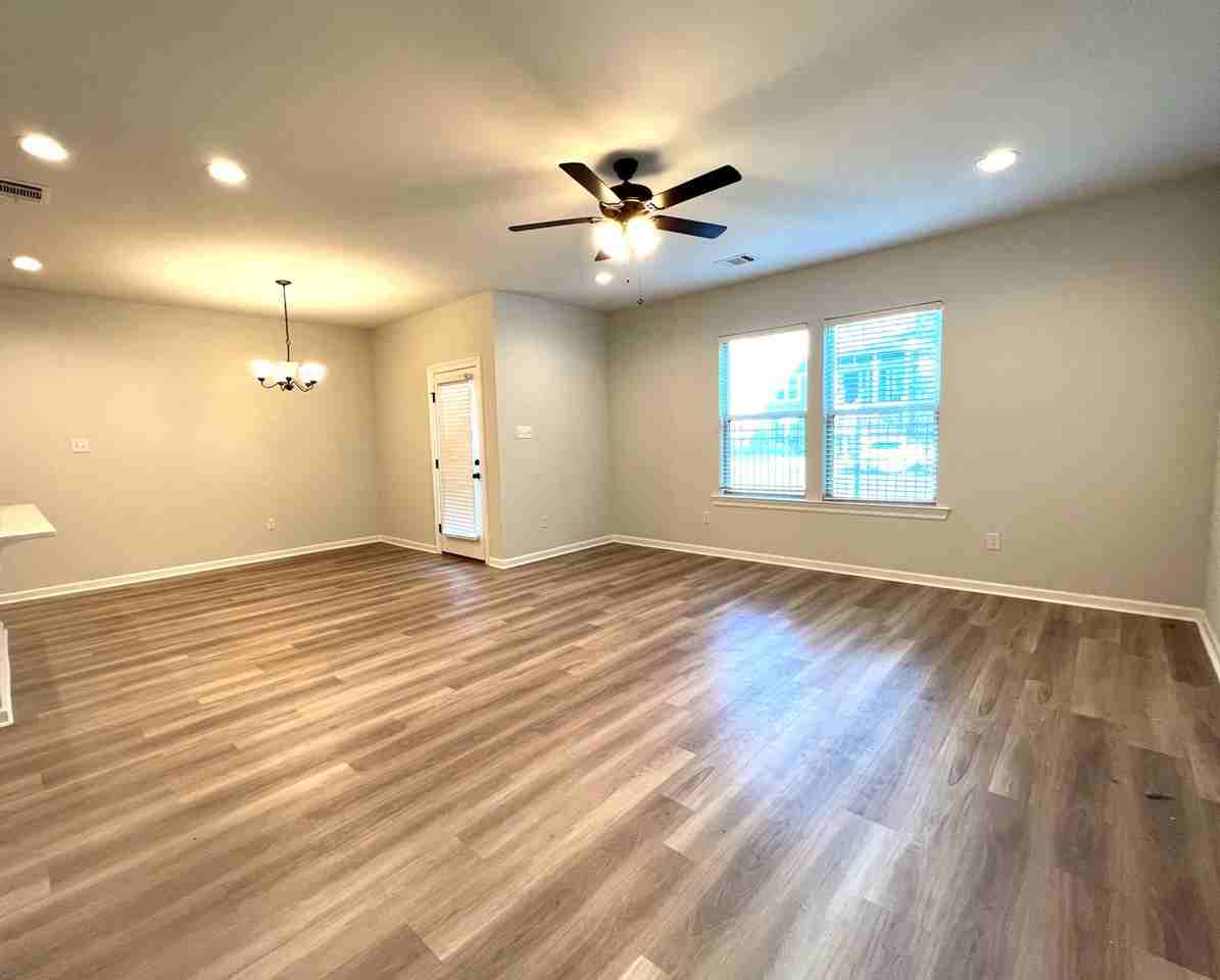 1018 Bengal Crossing Ave - Photo 4 of 17