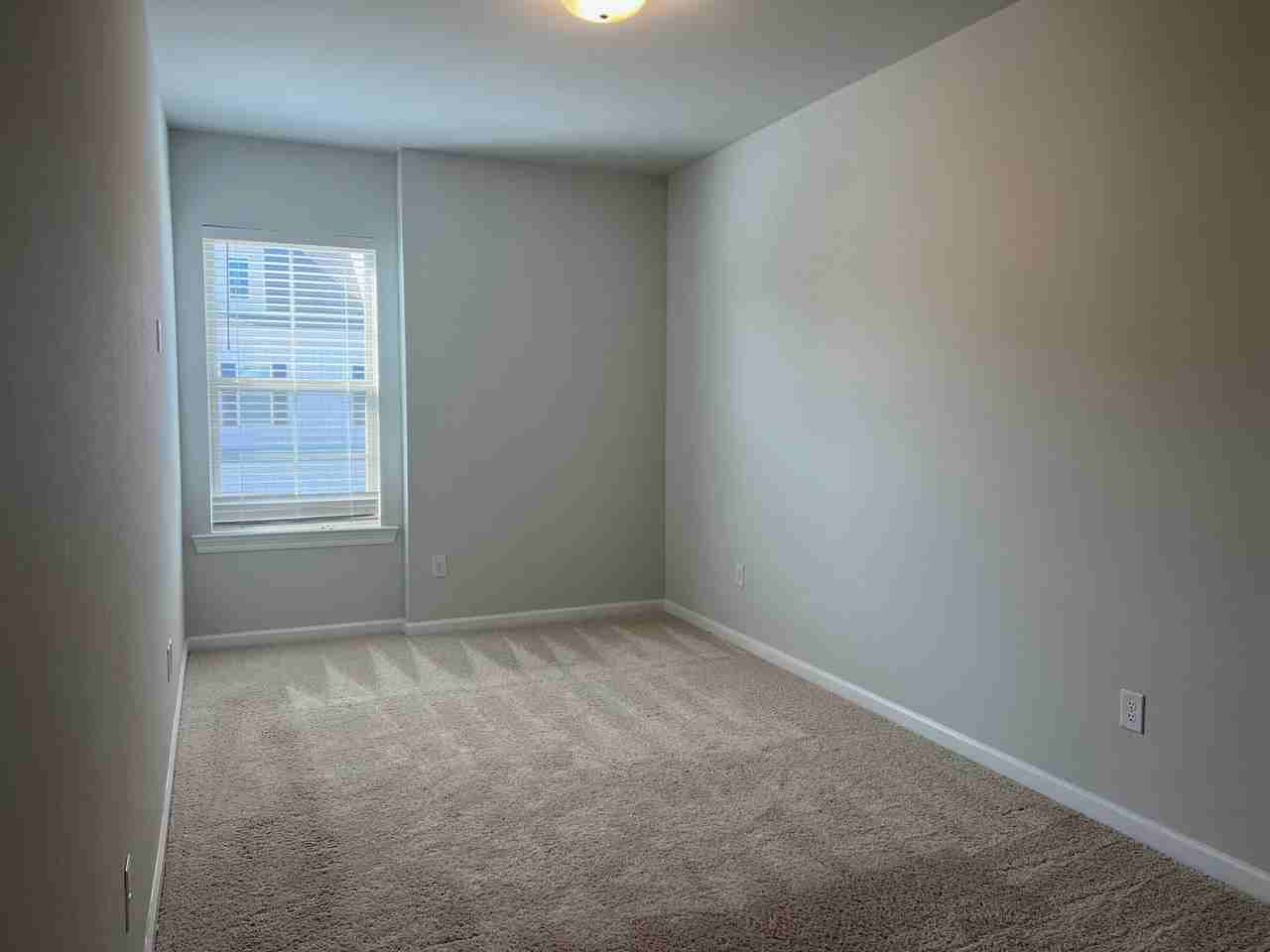 1018 Bengal Crossing Ave - Photo 5 of 17