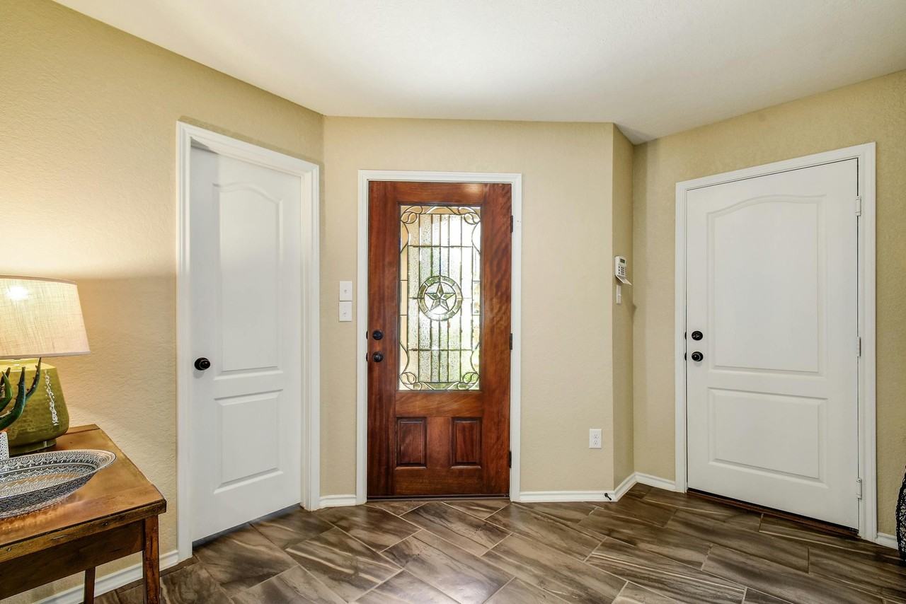 8114 Breakaway Pass - Photo 4 of 30