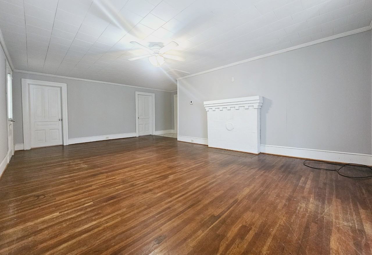 311 S Rowan Ave - Photo 3 of 13