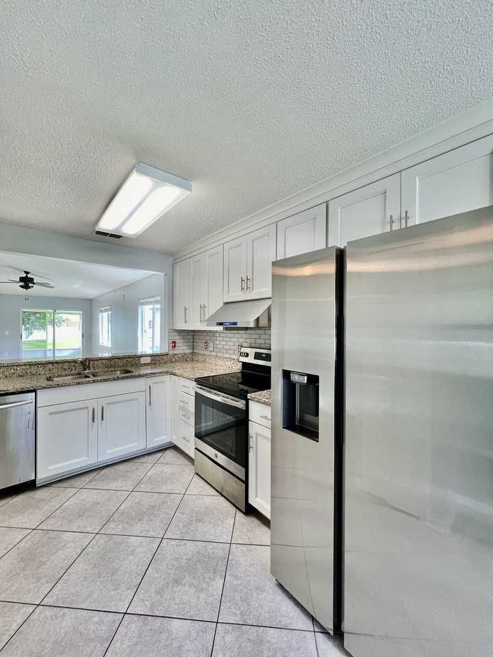 27147 Big Sur Dr - Photo 4 of 32