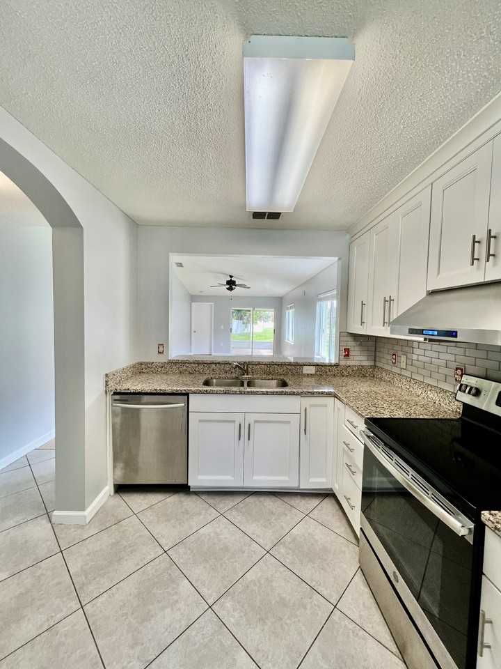 27147 Big Sur Dr - Photo 5 of 32