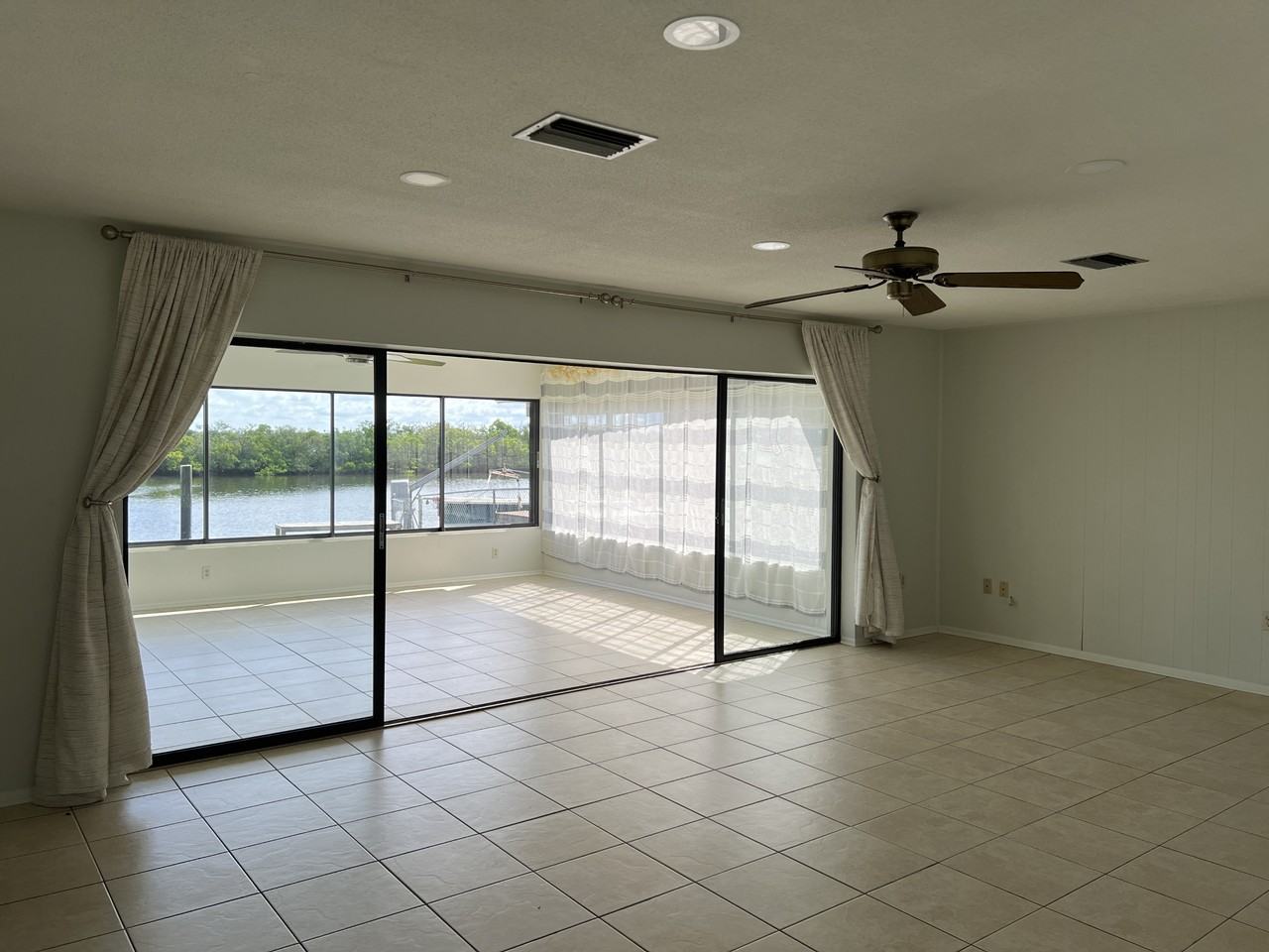 5545 Bowline Bnd - Photo 3 of 13