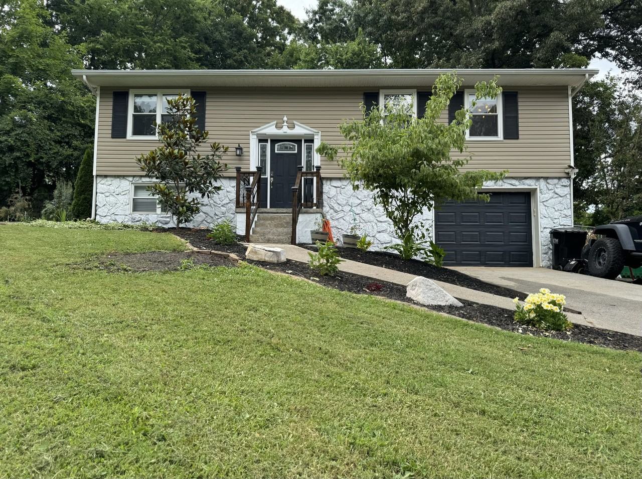 10017 Bluegrass Rd