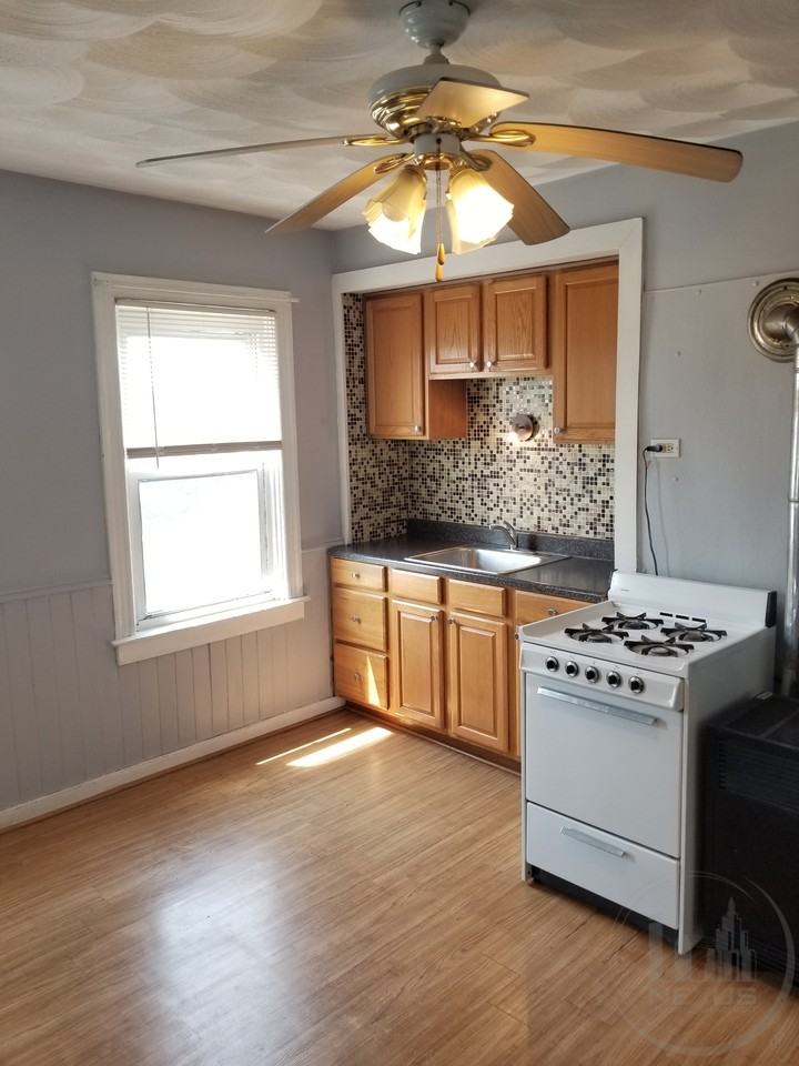 95 Langdon St - Photo 2 of 12