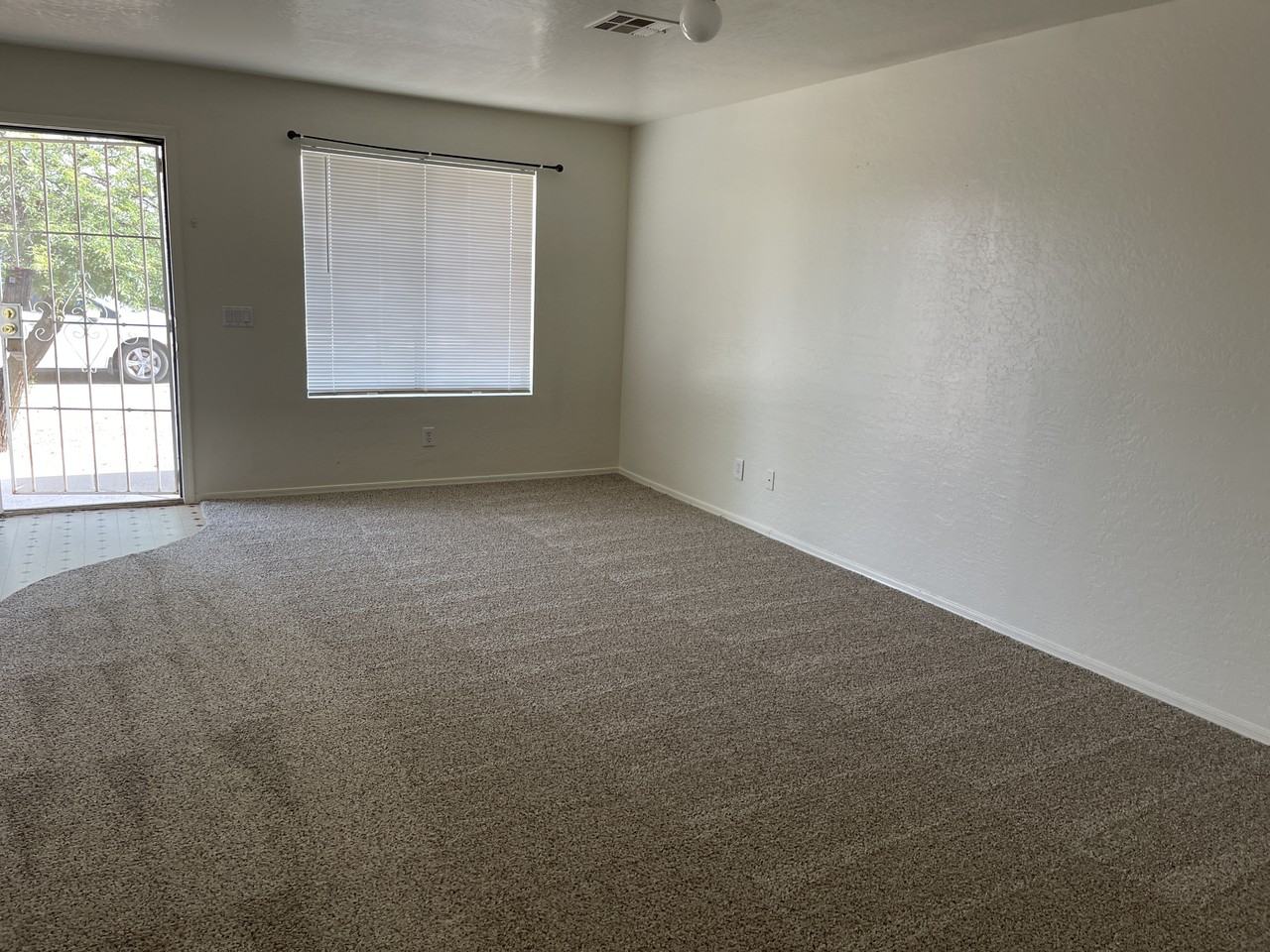 458 E Quail Ave - Photo 3 of 18