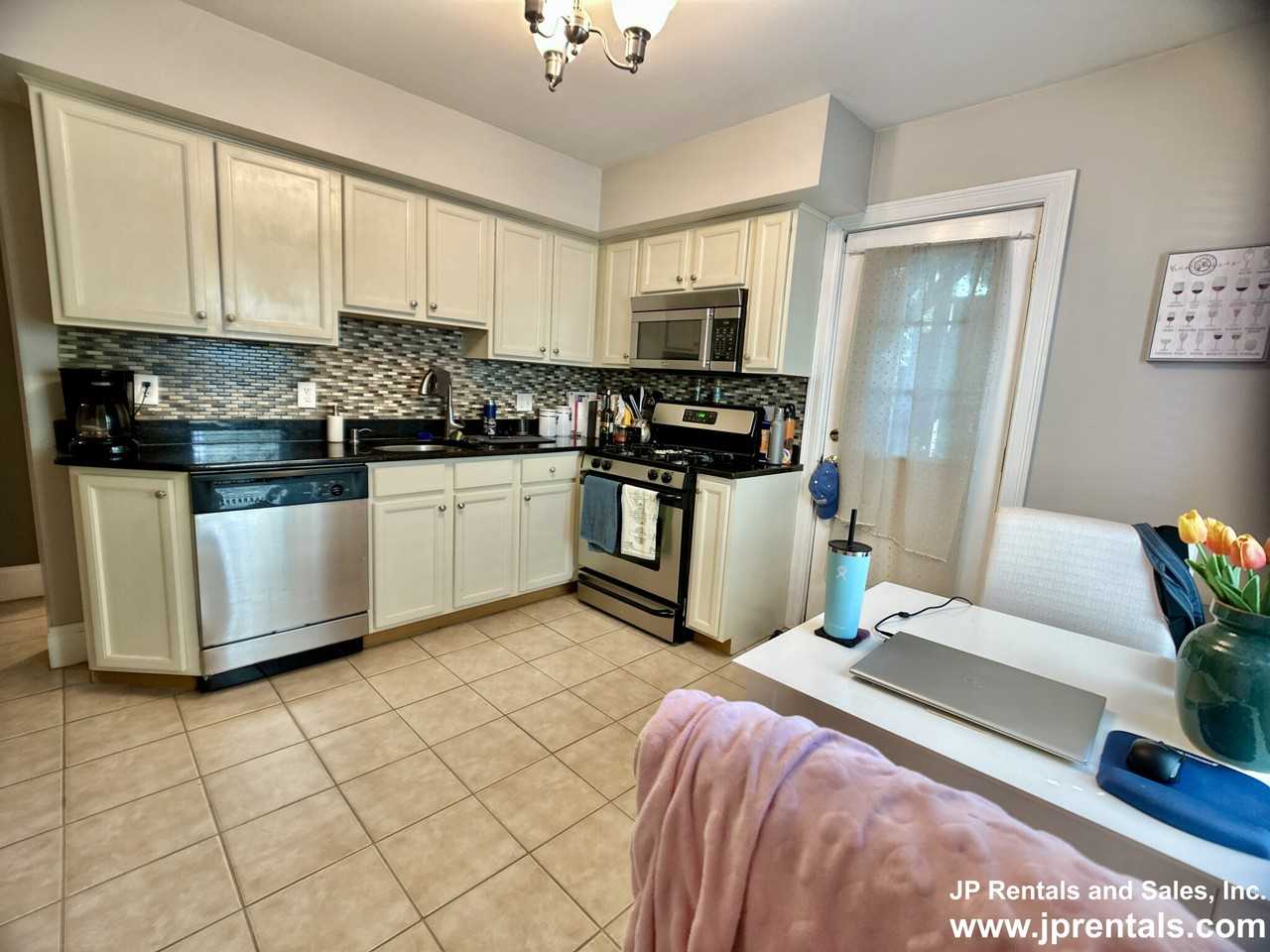 9 Barton St #1CO - Photo 2 of 11