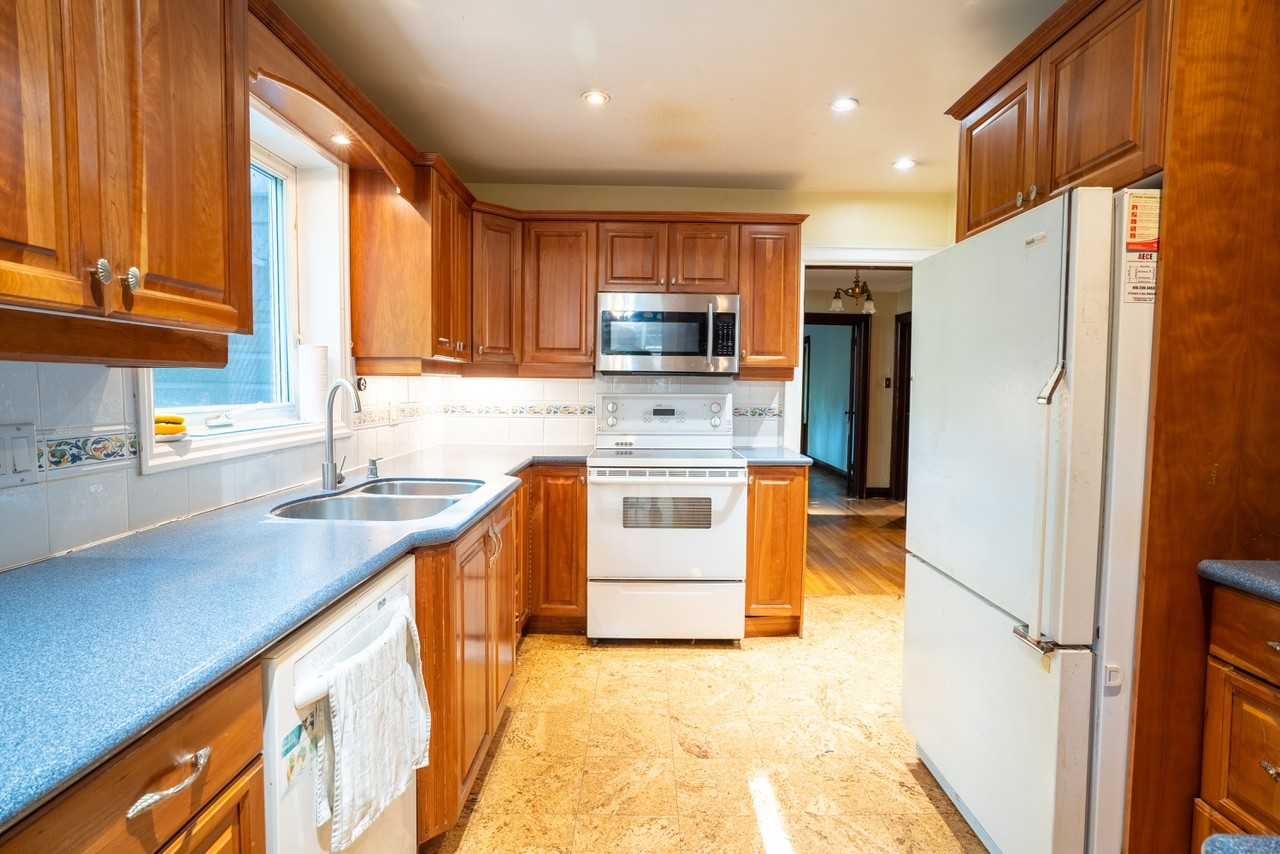 166 Humbervale Blvd - Photo 4 of 20