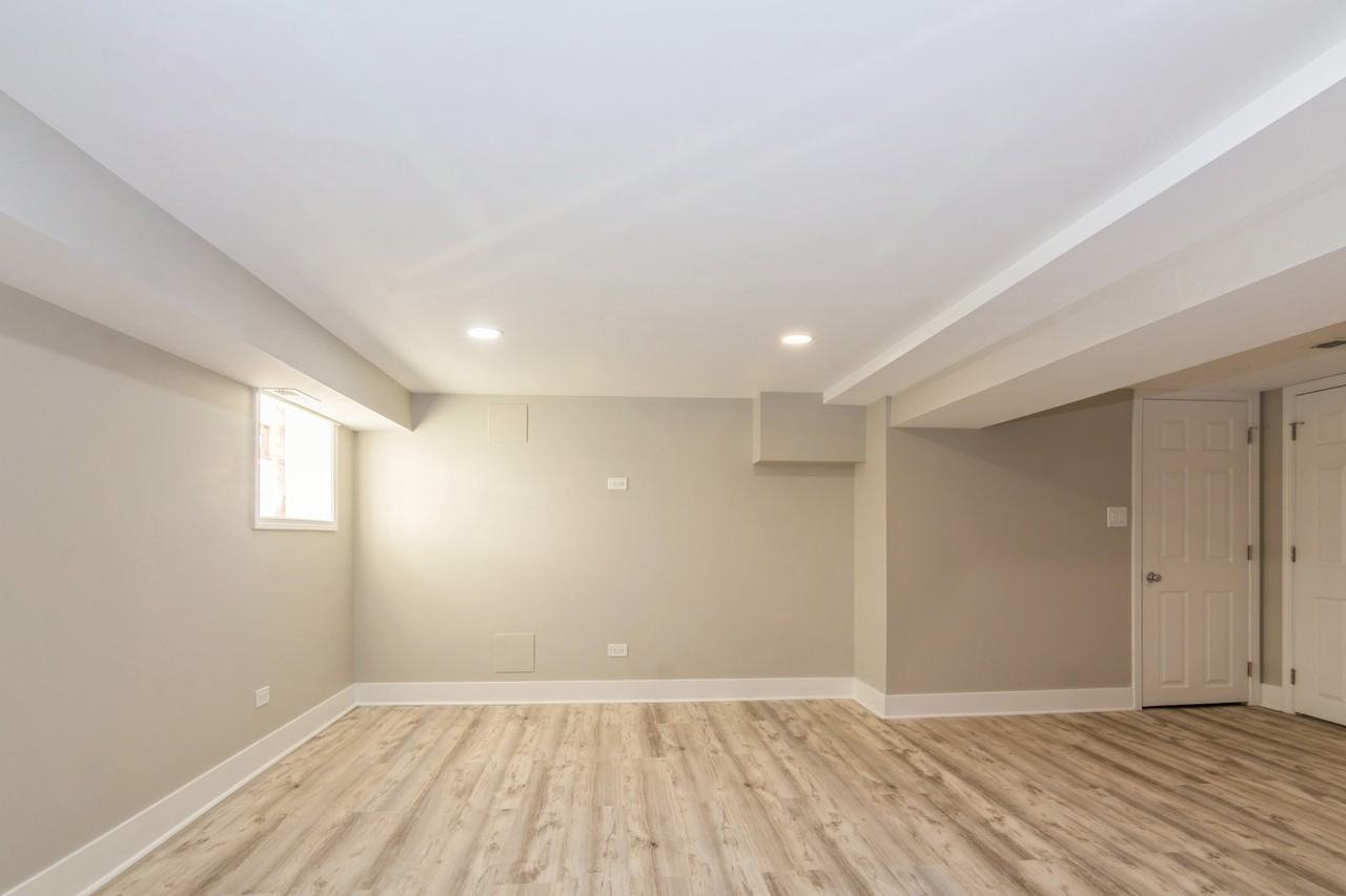 8429 South Bennett Avenue #G - Photo 3 of 8