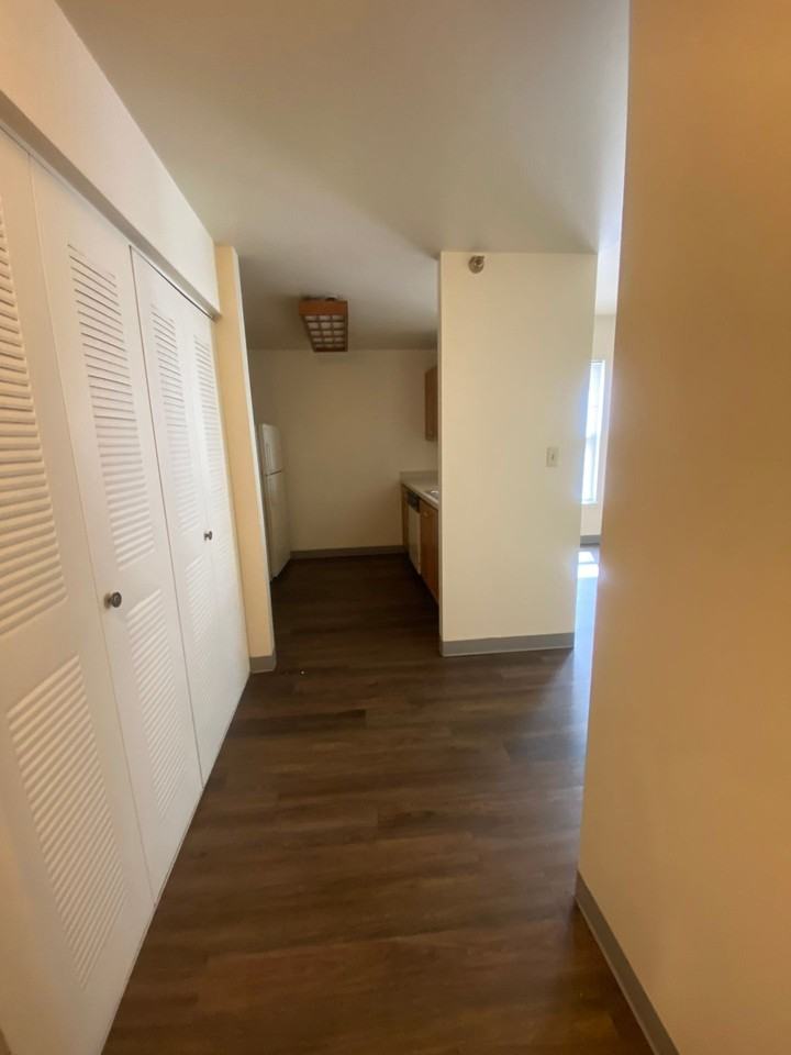 The Seminole Apartments a 55 and over community - Photo 4 of 11