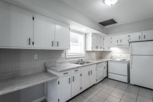 2 Bedroom, 1 Bathroom in Redbank! - Photo 1 of 1