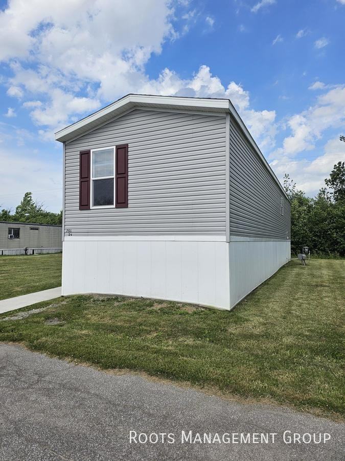 751 Holmes Dr #39 - Photo 2 of 8