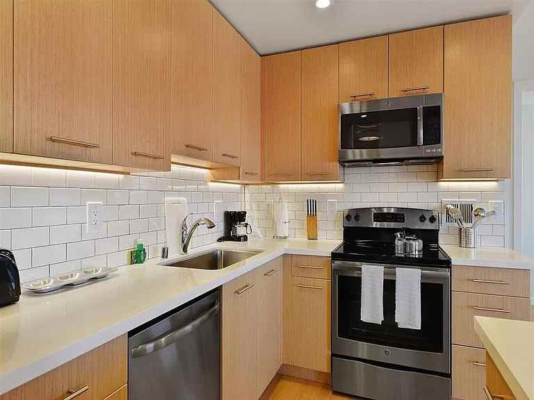 1221 Jones St - Photo 2 of 15