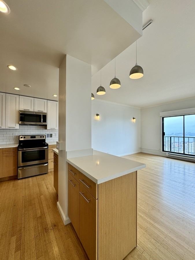 1221 Jones St - Photo 3 of 15