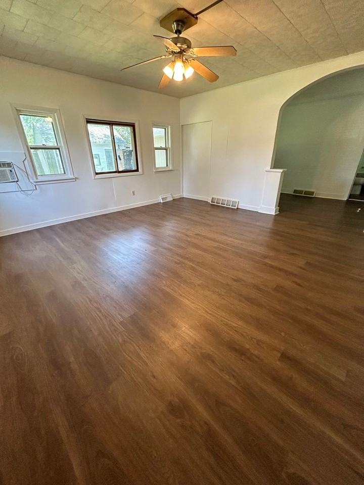 209 E Averill St - Photo 2 of 12