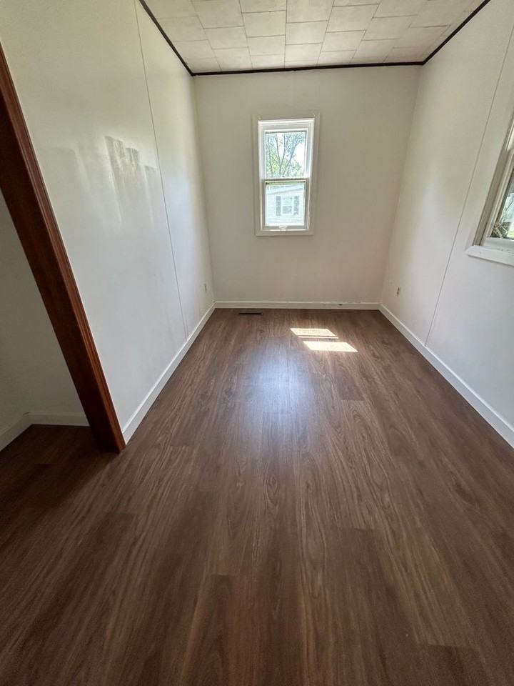 209 E Averill St - Photo 3 of 12