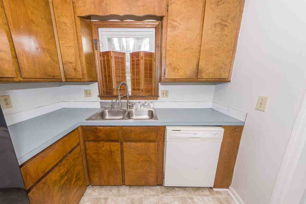 305 Chessington Circle - Photo 5 of 37