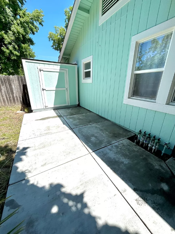 141 Earl Ave #A - Photo 2 of 7