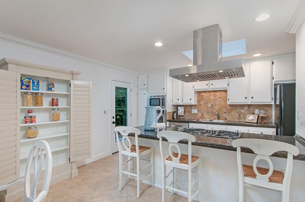 2320 8th St - Photo 2 of 7