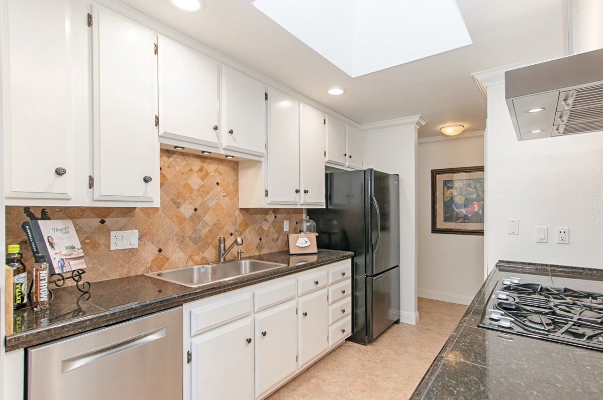 2320 8th St - Photo 5 of 7