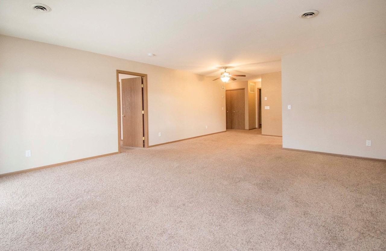 Lancaster Park Townhomes - Photo 4 of 15