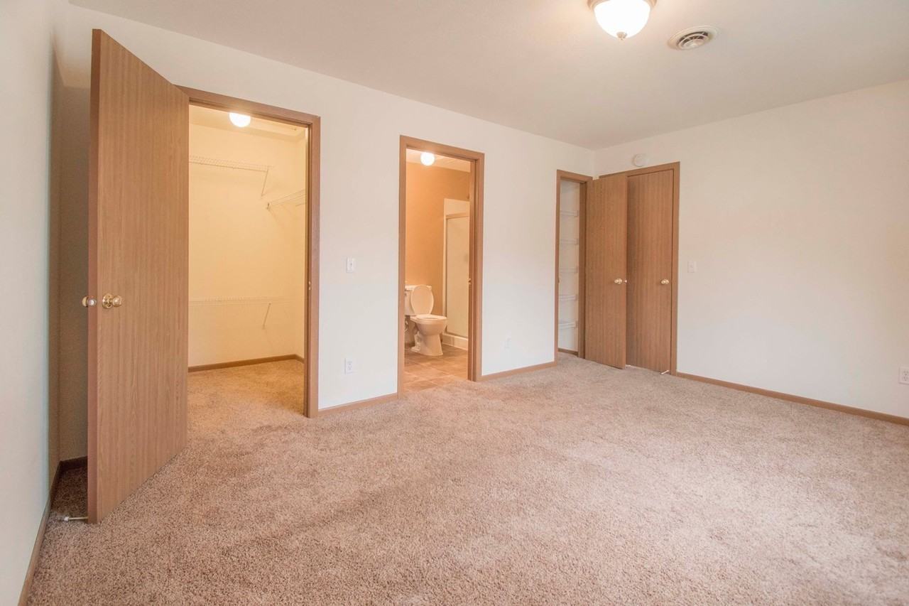 Lancaster Park Townhomes - Photo 6 of 15