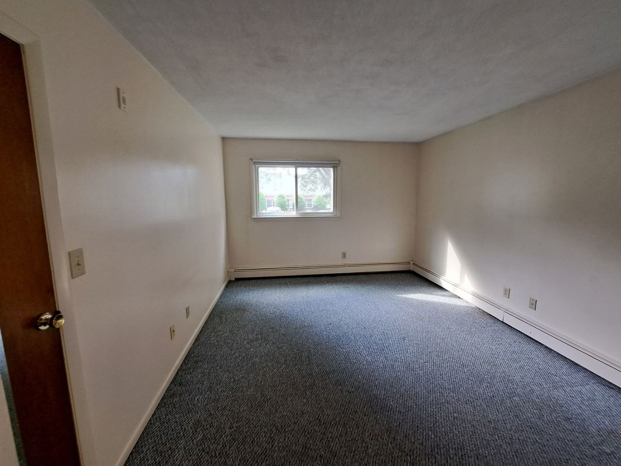 382-384 River St - Photo 4 of 10